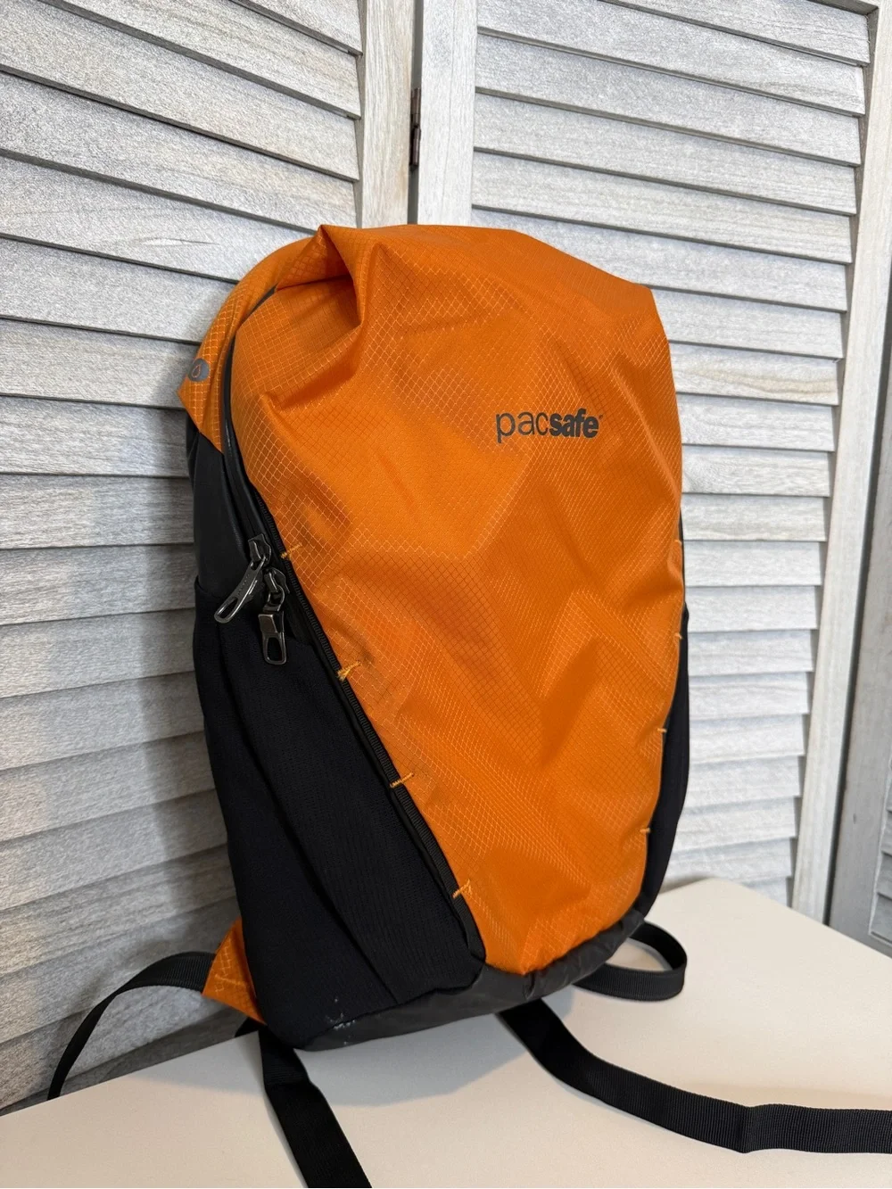 Pacsafe Venturesafe X18 Burnt Orange 8L Backpack